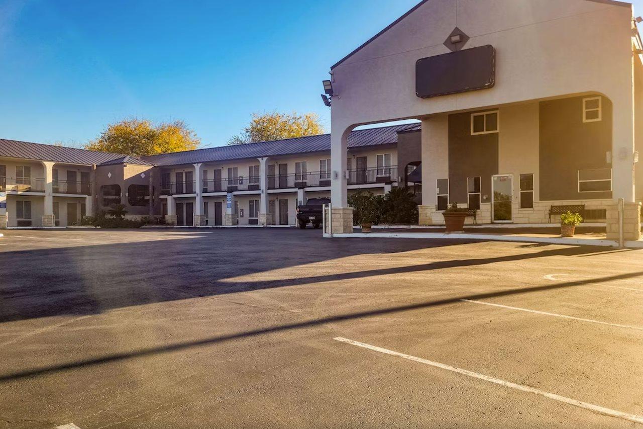 Econo Lodge Inn & Suites Near Lackland Afb San Antonio Exterior photo