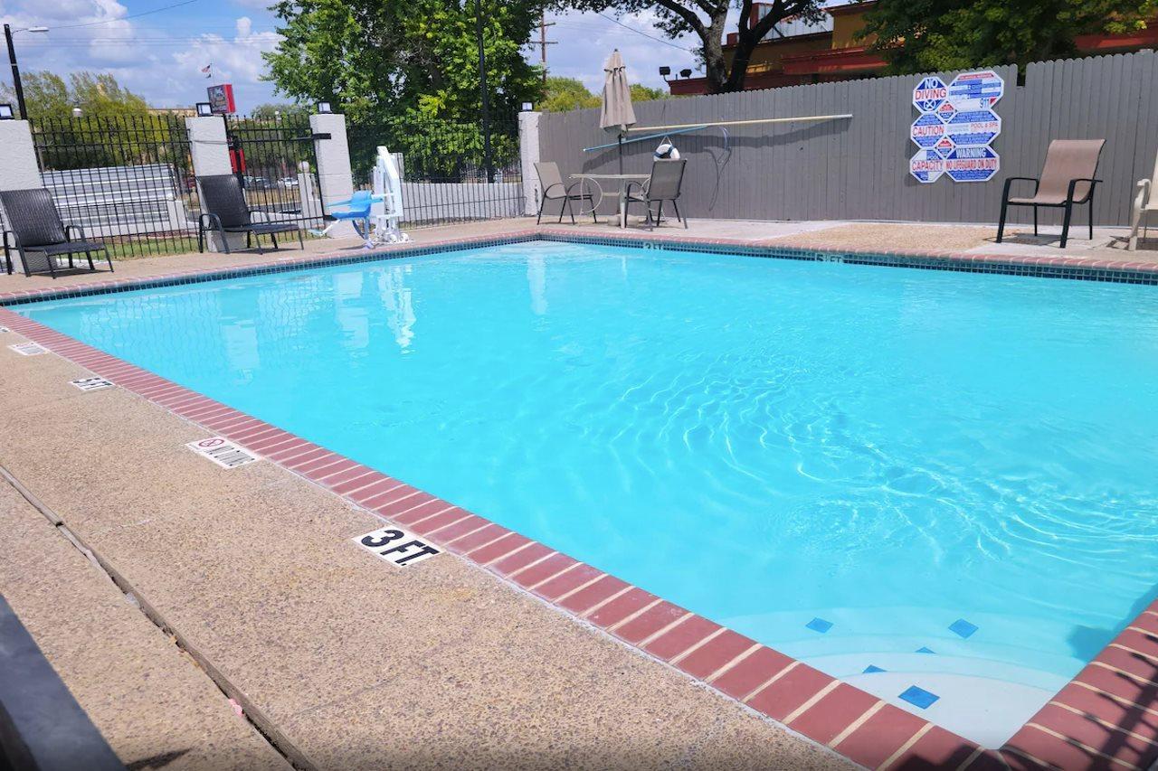 Econo Lodge Inn & Suites Near Lackland Afb San Antonio Exterior photo